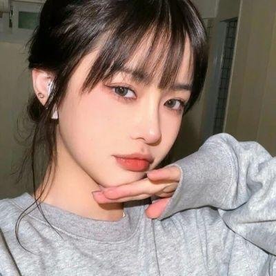 穿黑衣的女孩